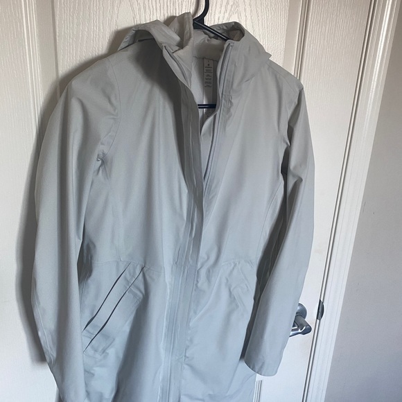 Lululemon Rain Jacket Size 2 - Picture 6 of 14